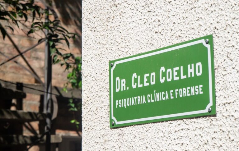 Dr. Cleo Coelho